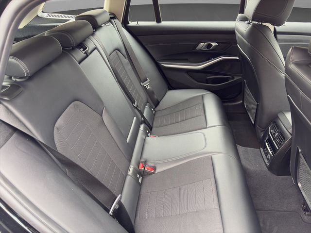 Fahrzeugabbildung BMW 330d Touring Sport Line+LED+Driving Ass+AHK+Navi