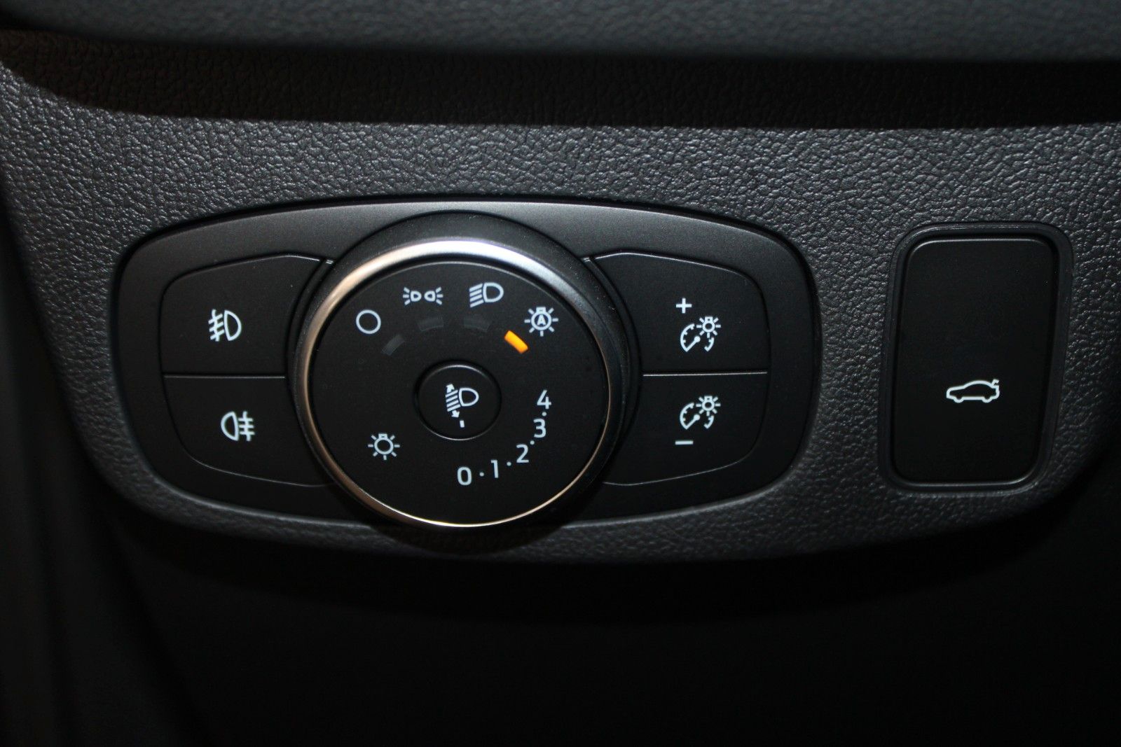 Fahrzeugabbildung Ford Focus ST-Line X Aut. LED ACC Pano HUD WinterPak.