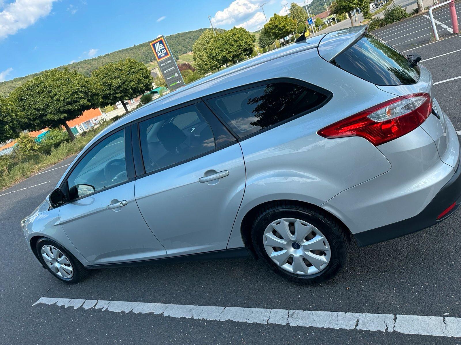 Ford Focus 2012 — photo 14