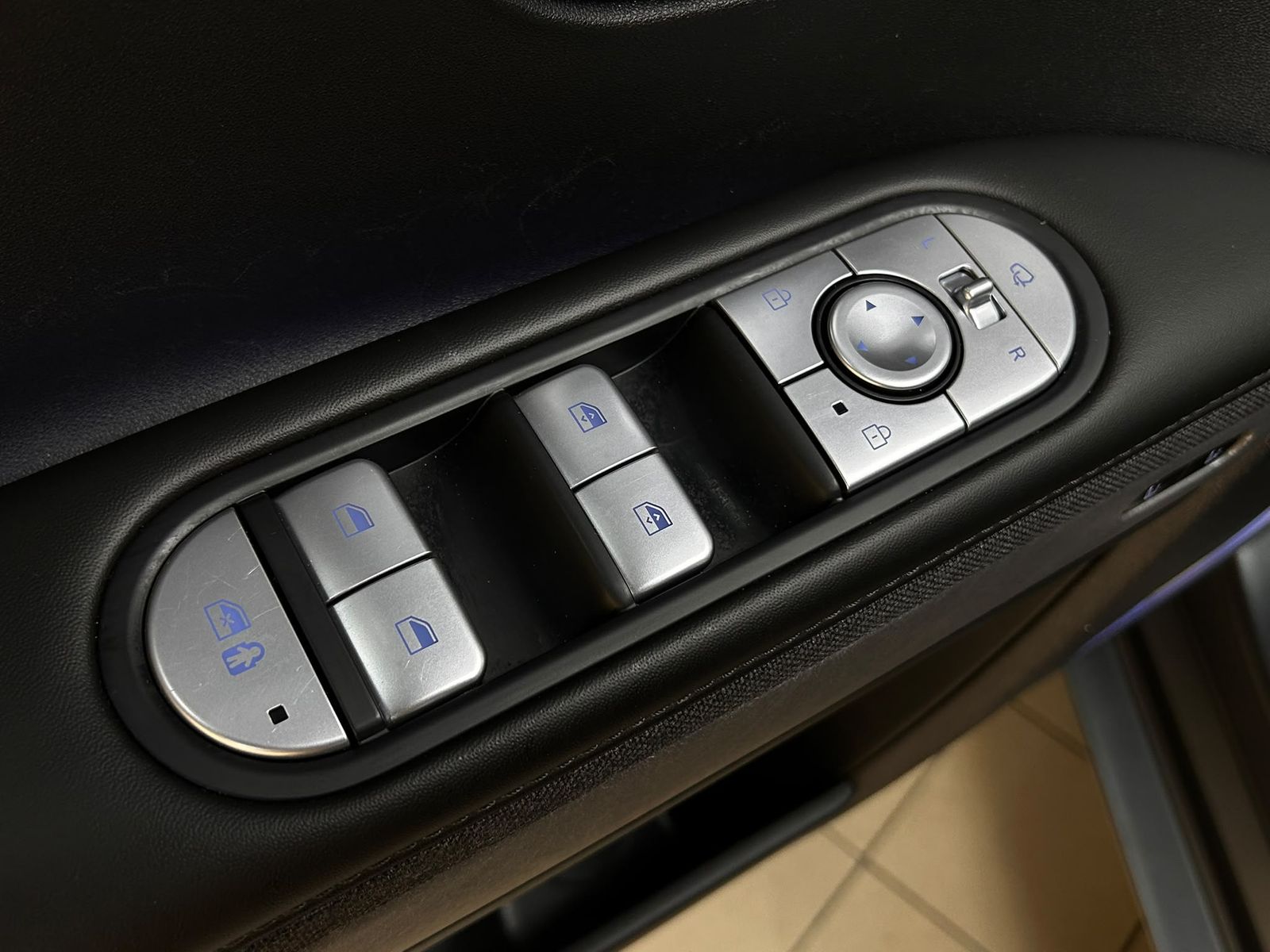 Fahrzeugabbildung Hyundai Ioniq 5 Uniq 4WD LED+NAVI+SHZ+BOSE+HEAD+ACC+AHK+