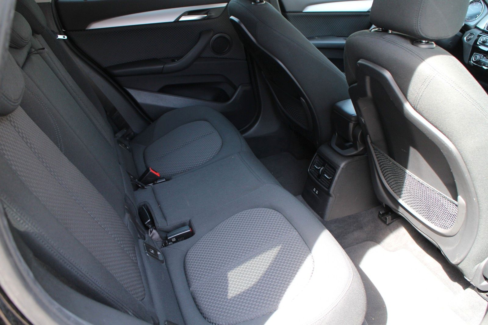 BMW X1 sDrive18d  Autom/Navip/Klimaaut/PDC/Multi/19" foto 13
