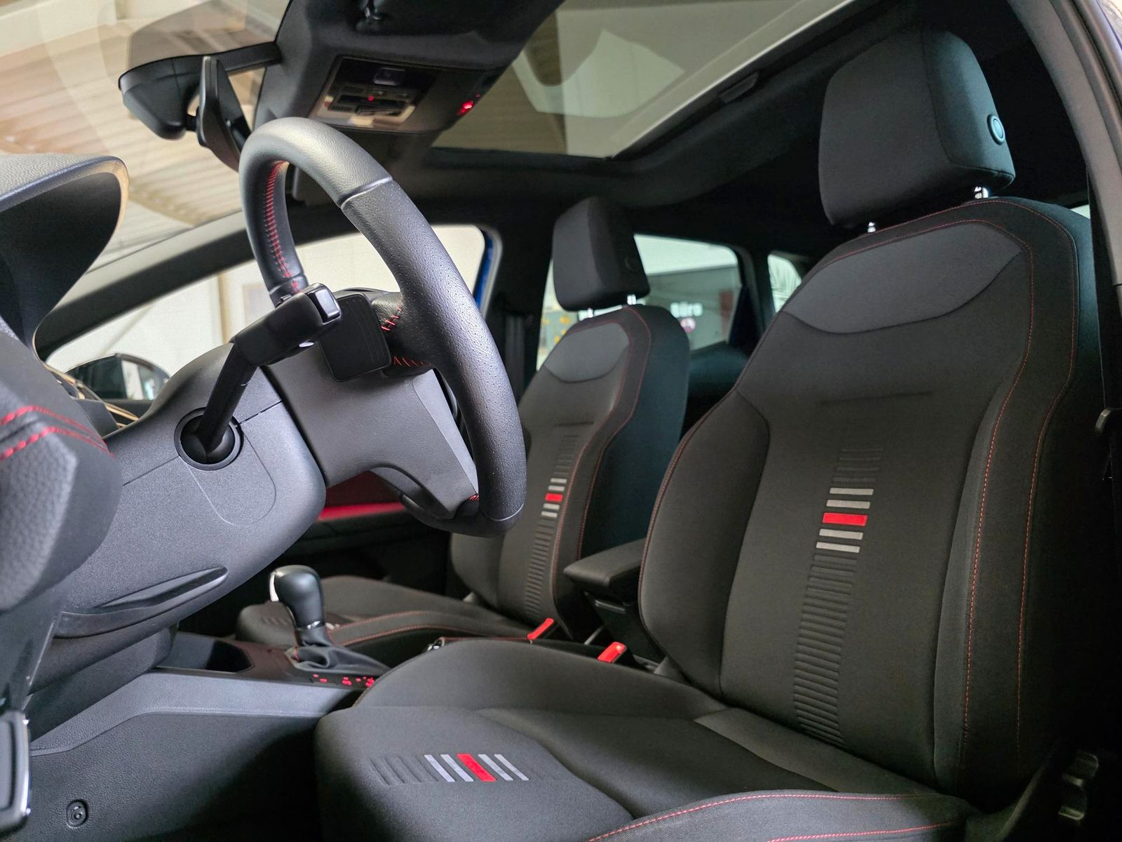Fahrzeugabbildung SEAT 1.5 TSI FR DSG /Panorama/LED/Carplay/DAB/18"