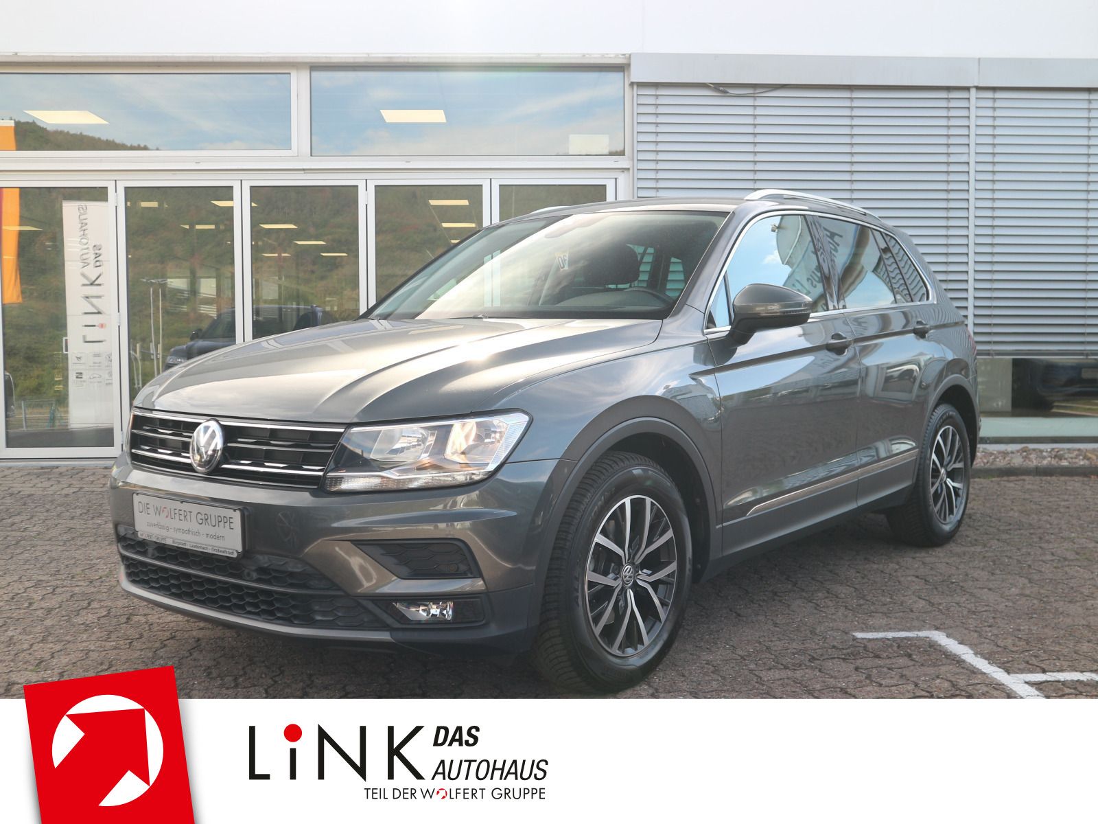 Volkswagen Tiguan - 1