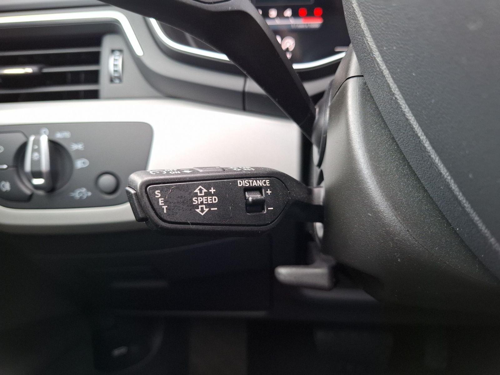 Fahrzeugabbildung Audi A4 Avant 40 TDI advanced S-tronic Navi AVC ACC P