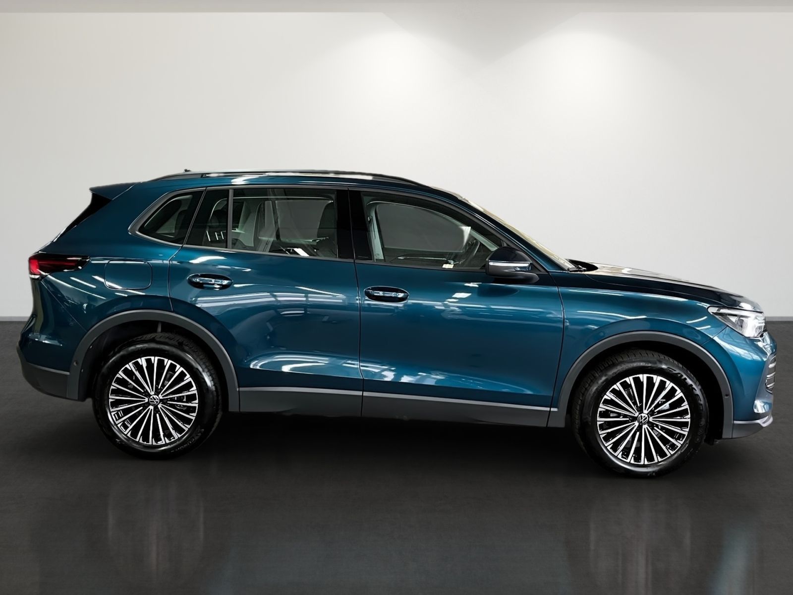 Volkswagen Tiguan LIFE 1,5 eTSI DSG Navi AHK RFK foto 4
