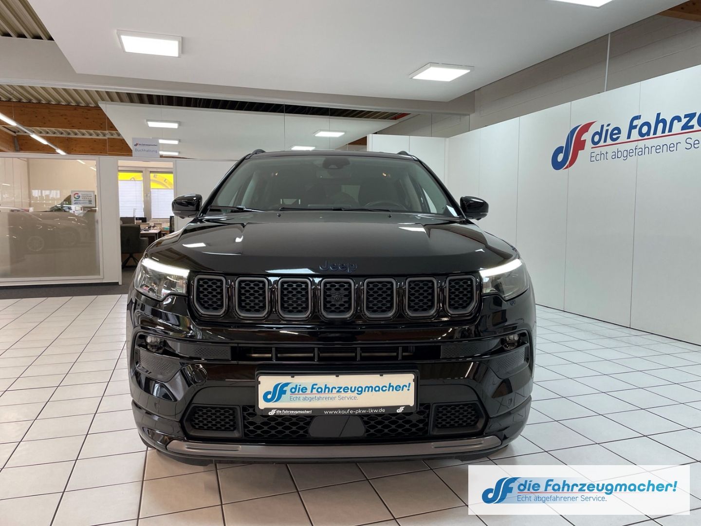 Fahrzeugabbildung Jeep Compass S Plug-In Hybrid 4WD Navi Soundsystem 36