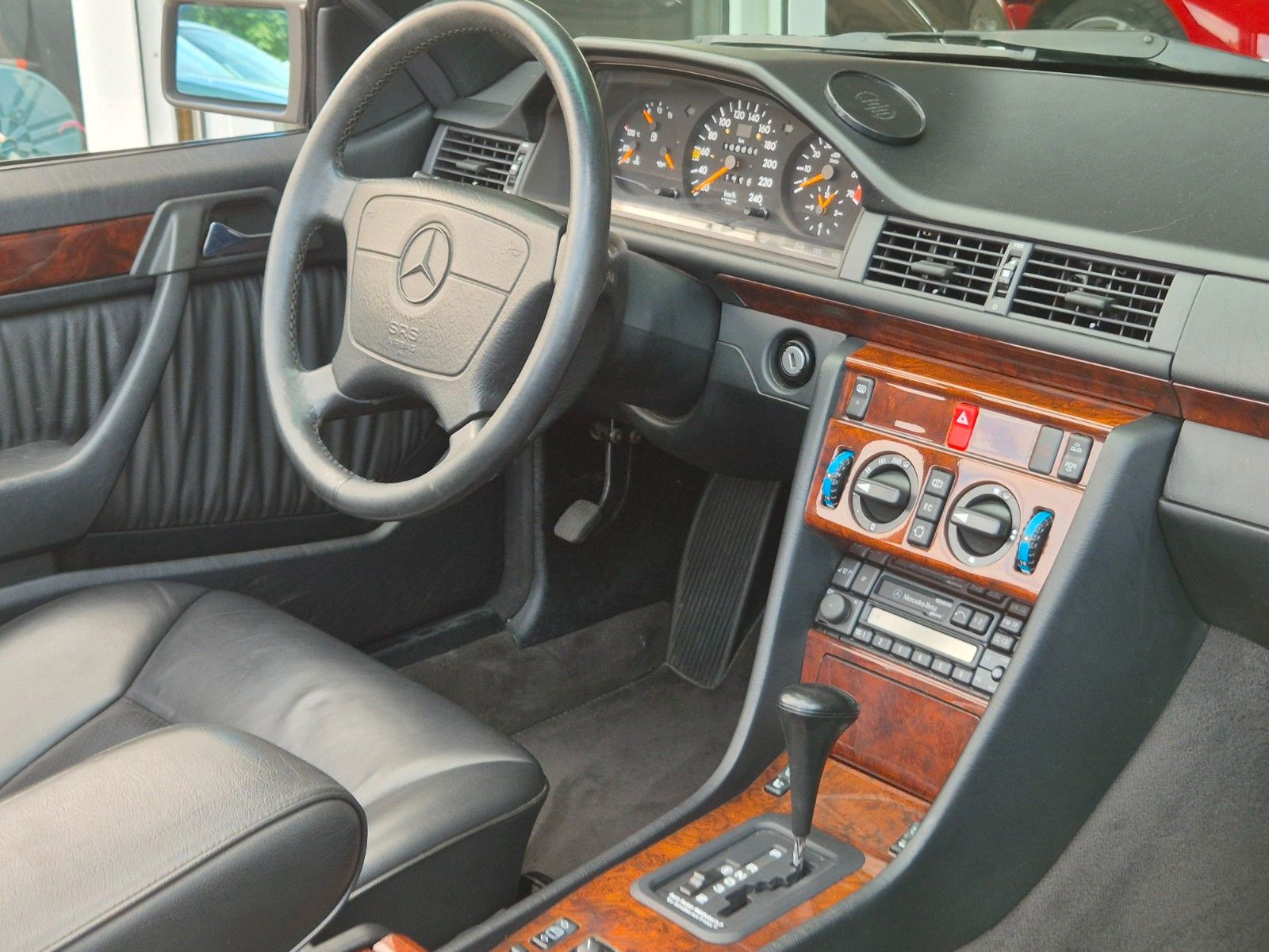 Fahrzeugabbildung Mercedes-Benz E 220 Cabrio/Dt./2. Hand/Daimler-SH/Leder/Klima