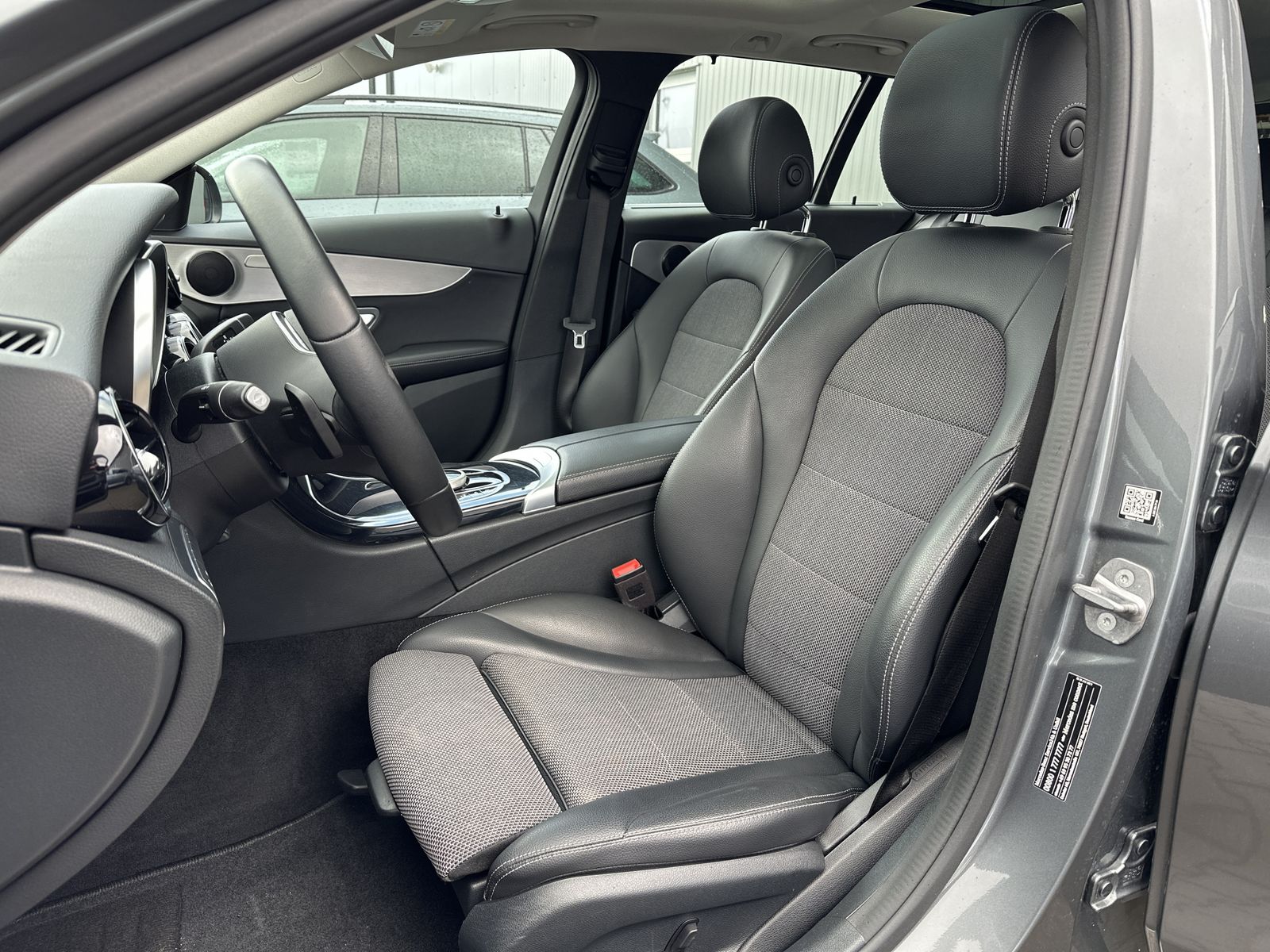 Fahrzeugabbildung Mercedes-Benz C 300 T Avantgarde NAV+LED+PANORAMA+18ZO+KAMERA