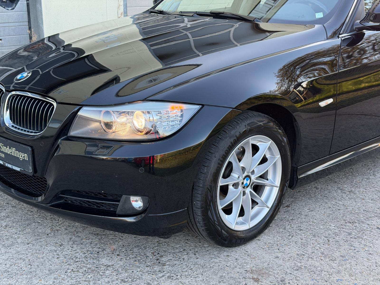 BMW 325 2011 — вигляд ззаду