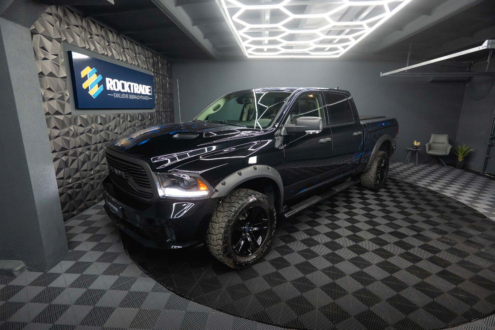 Fahrzeugabbildung Dodge RAM 5.7 V8 HEMI 4x4 OFFROAD Night LONGBED RAMBOX