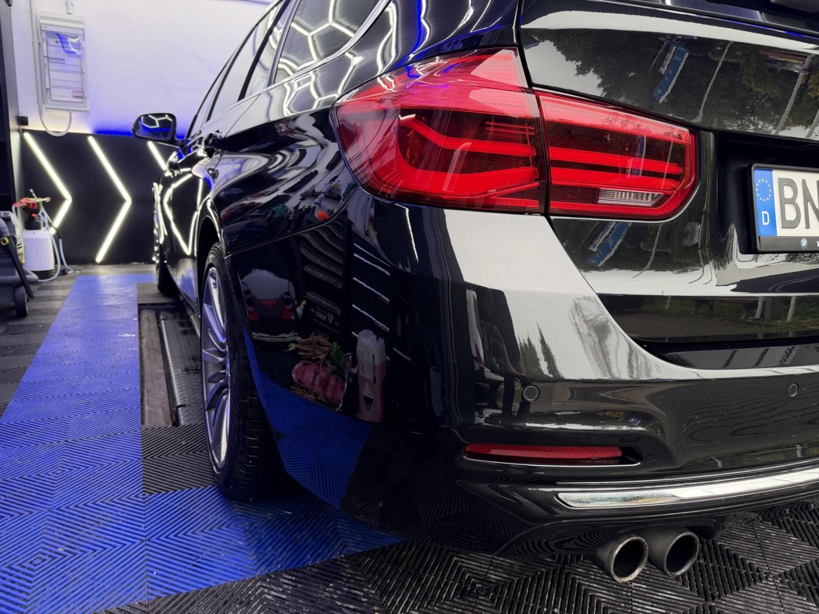 BMW 330i  Touring Luxury Line P. Auto. Lux...