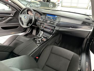 Fahrzeugabbildung BMW 525d Touring Aut Stop&Go NaviProf Xenon PDC LM