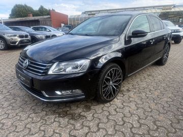 Volkswagen Passat - 1