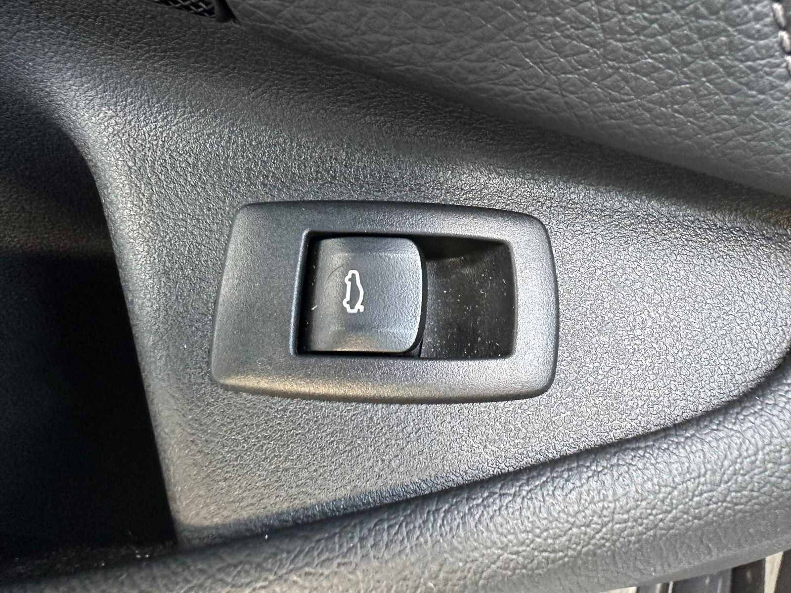Fahrzeugabbildung BMW 540 i Touring xDrive M-Sport NAV+LED+HEAD-UP