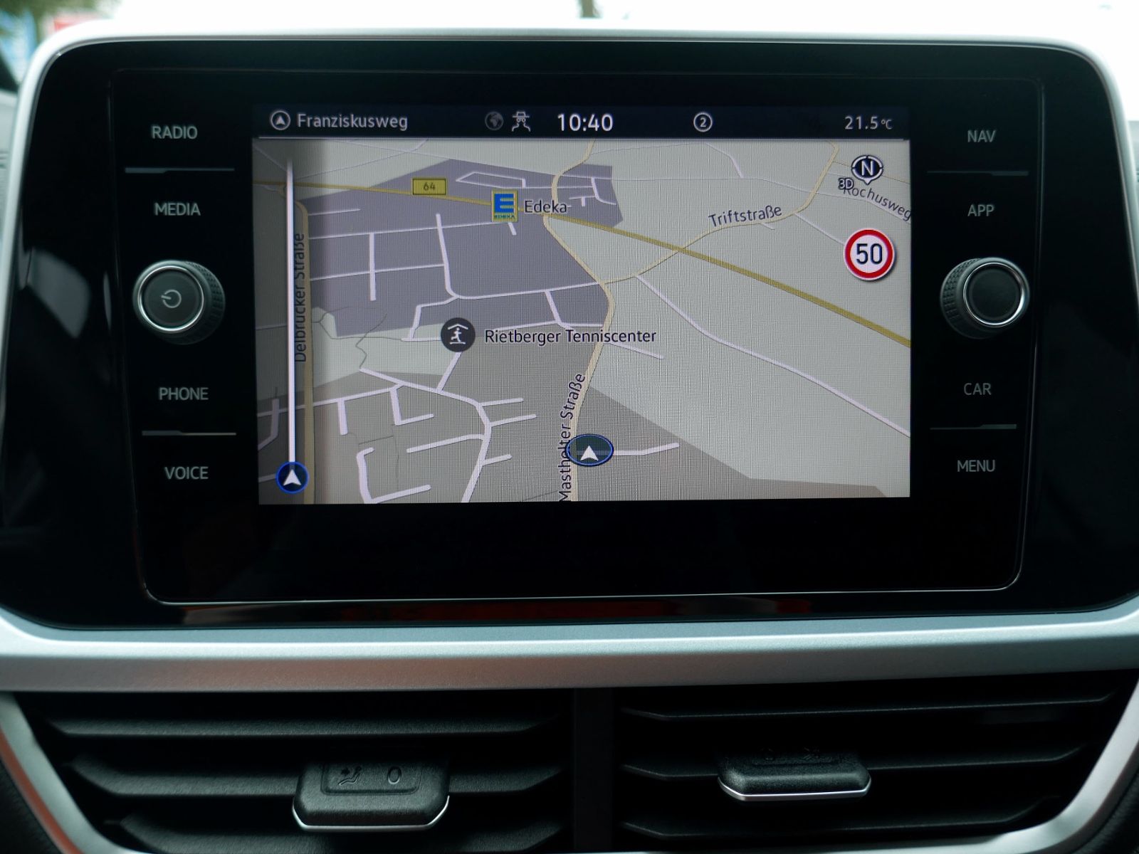 Fahrzeugabbildung Volkswagen T-Roc GOAL 1.5 TSI DSG | LED AHK RFK ACC