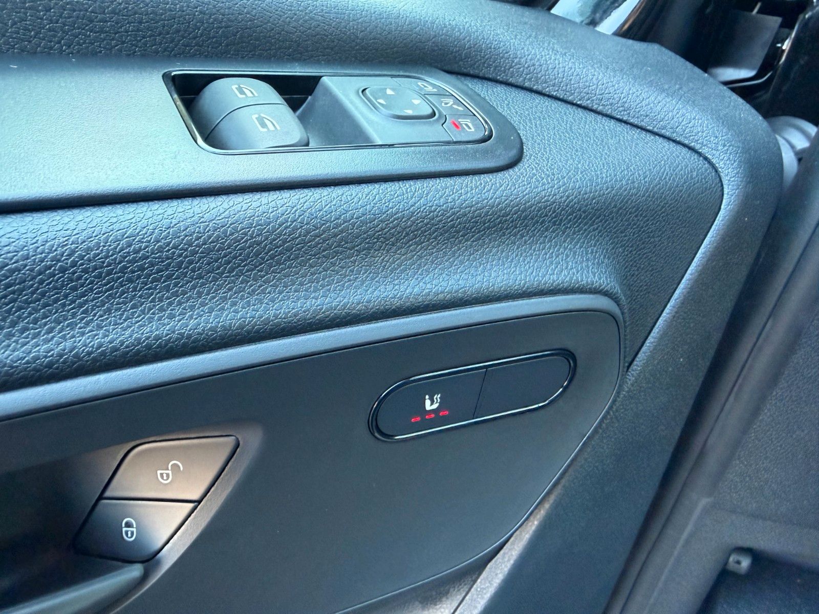 Fahrzeugabbildung Mercedes-Benz Sprinter 319 CDI DoKa/Mixto AHK3,5 Stdh DISTRONI