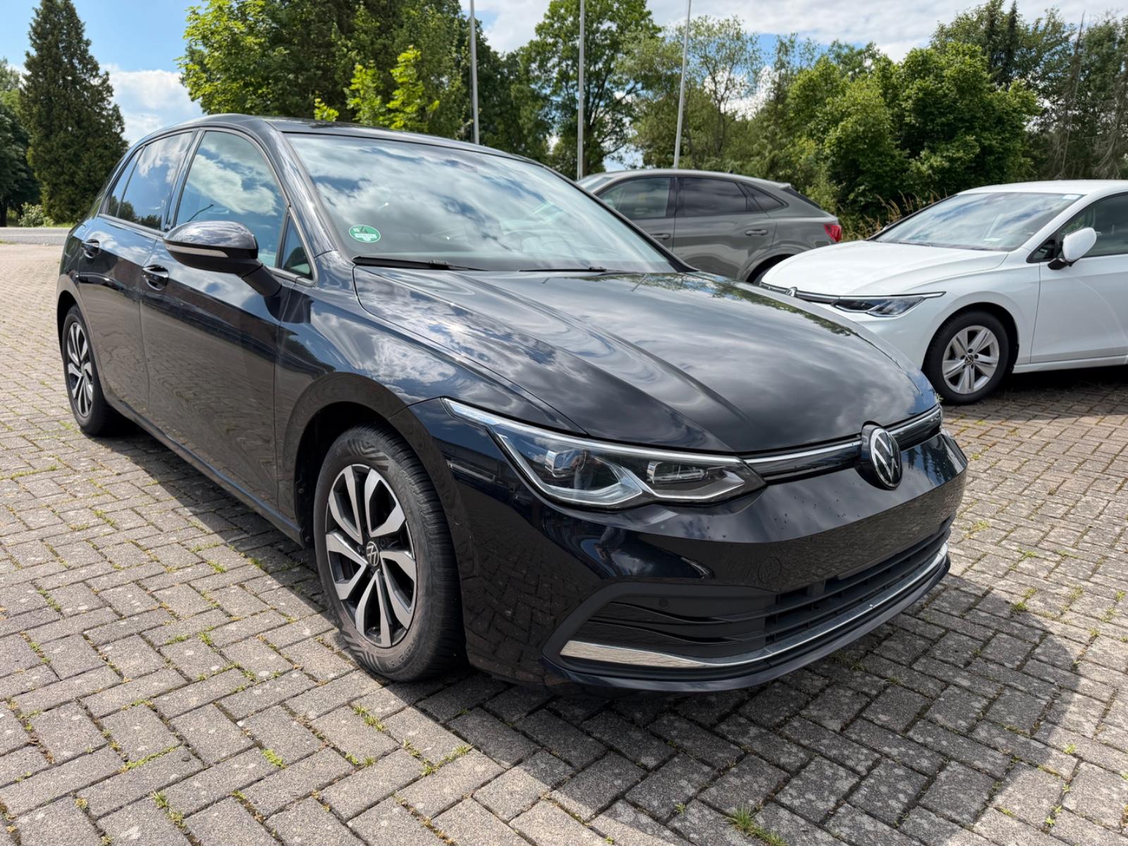 Volkswagen Golf VIII 2.0 TDI Active PANO HUD MATRIX KEYLESS