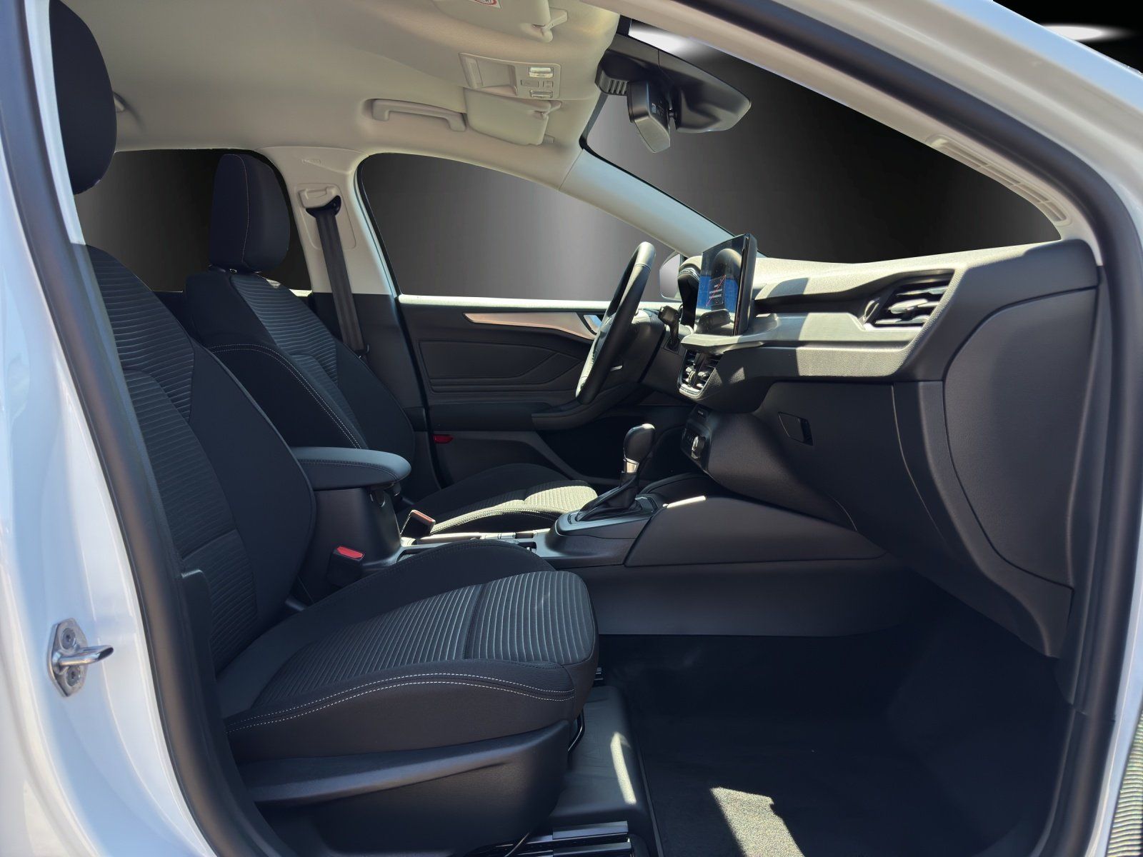 Fahrzeugabbildung Ford Focus Turnier Titanium Edition AUTOMATIK/SHZ/LED