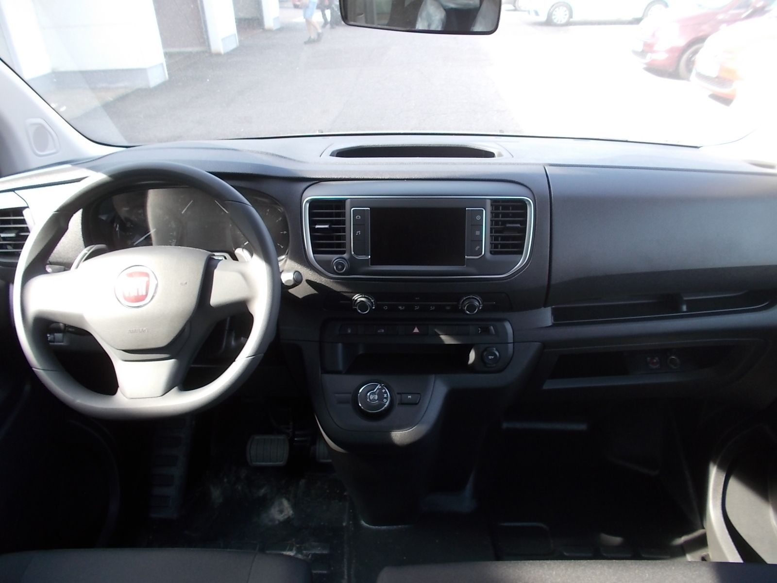 Fahrzeugabbildung Fiat Scudo Kombi L3 2.0 Mjet Automatik + 8 Sitze AHK
