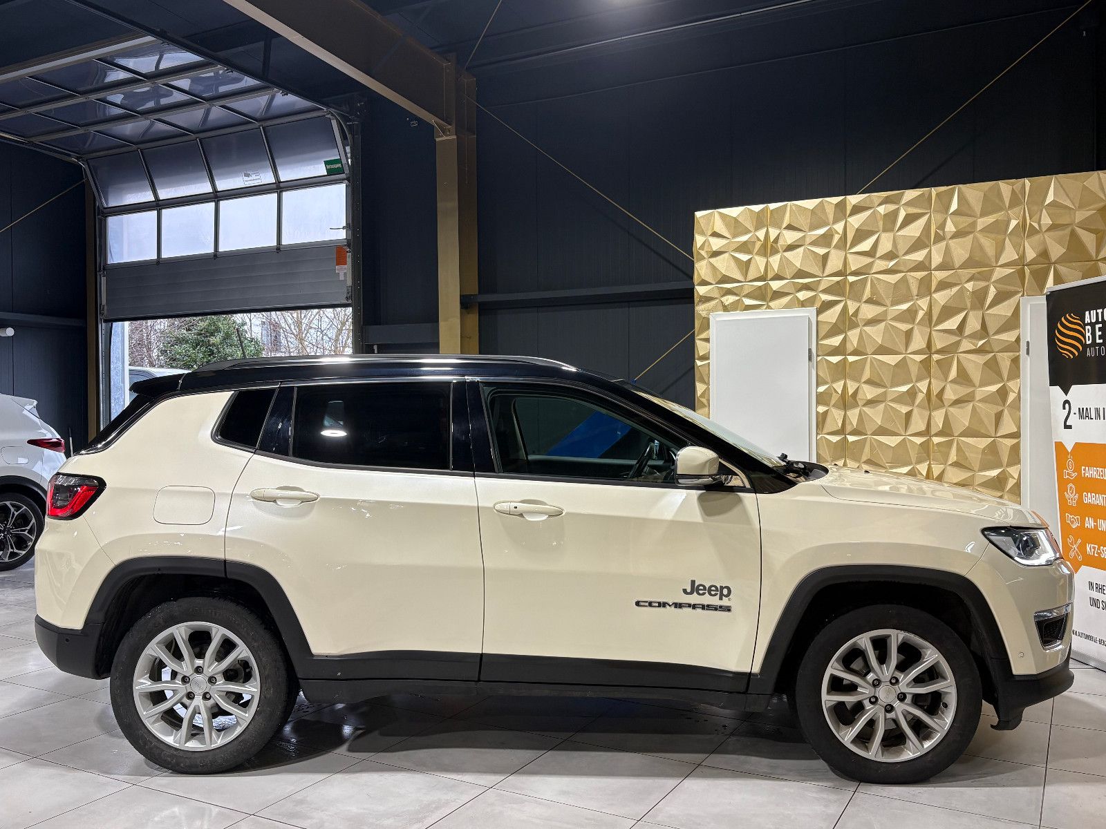 Fahrzeugabbildung Jeep Compass Limited FWD/NAVI/KAMERA/SOUND/DAB/SHZ