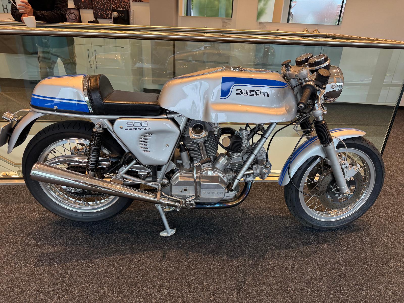 Ducati 900 Super Sport