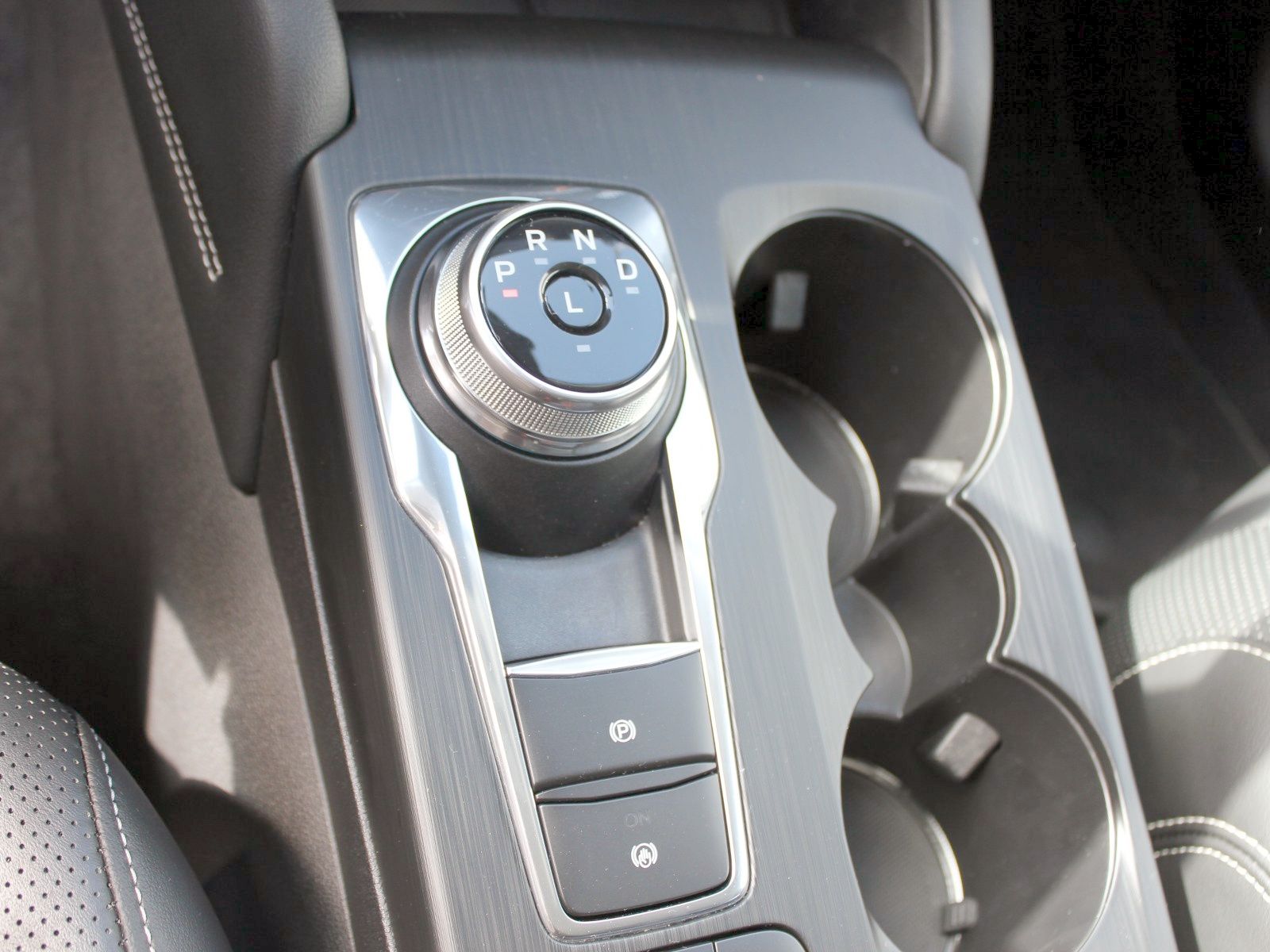 Fahrzeugabbildung Ford Kuga Plug-In Hybrid Vignale 2,5 Duratec
