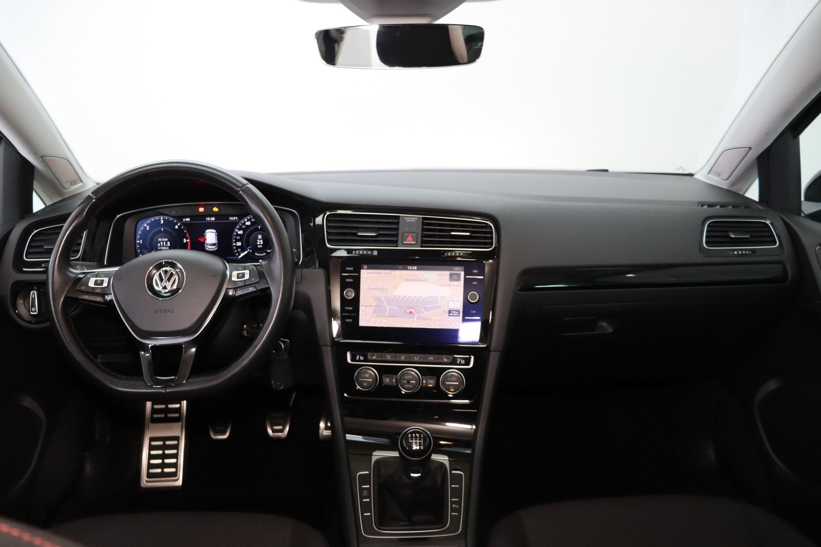 Fahrzeugabbildung Volkswagen Golf VII Sound * Standheizung * LED *