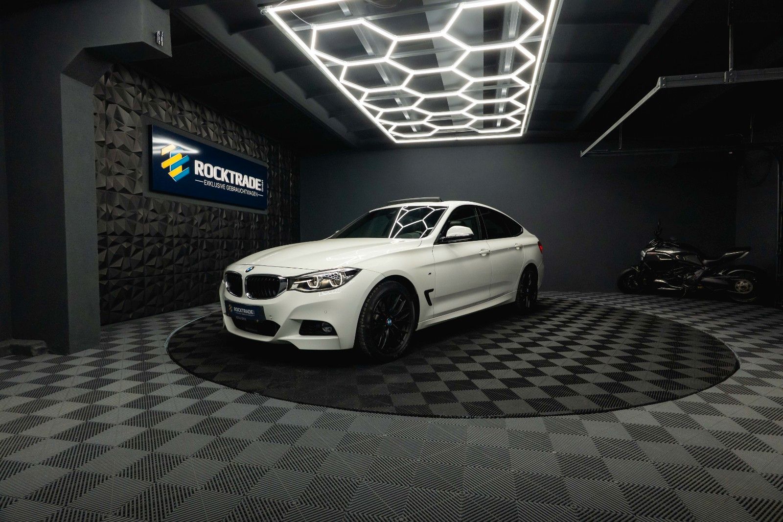 Fahrzeugabbildung BMW 330d Gran Turismo xDrive M Sport *ACC*Pano*LED*