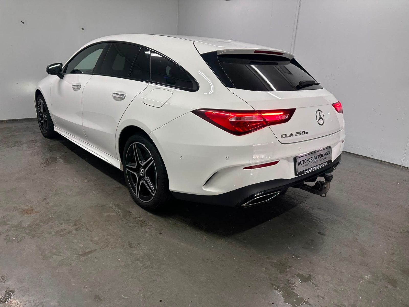 Fahrzeugabbildung Mercedes-Benz CLA 250 e Shooting Brake *AMG-LINE*PANORAMA*AHK*