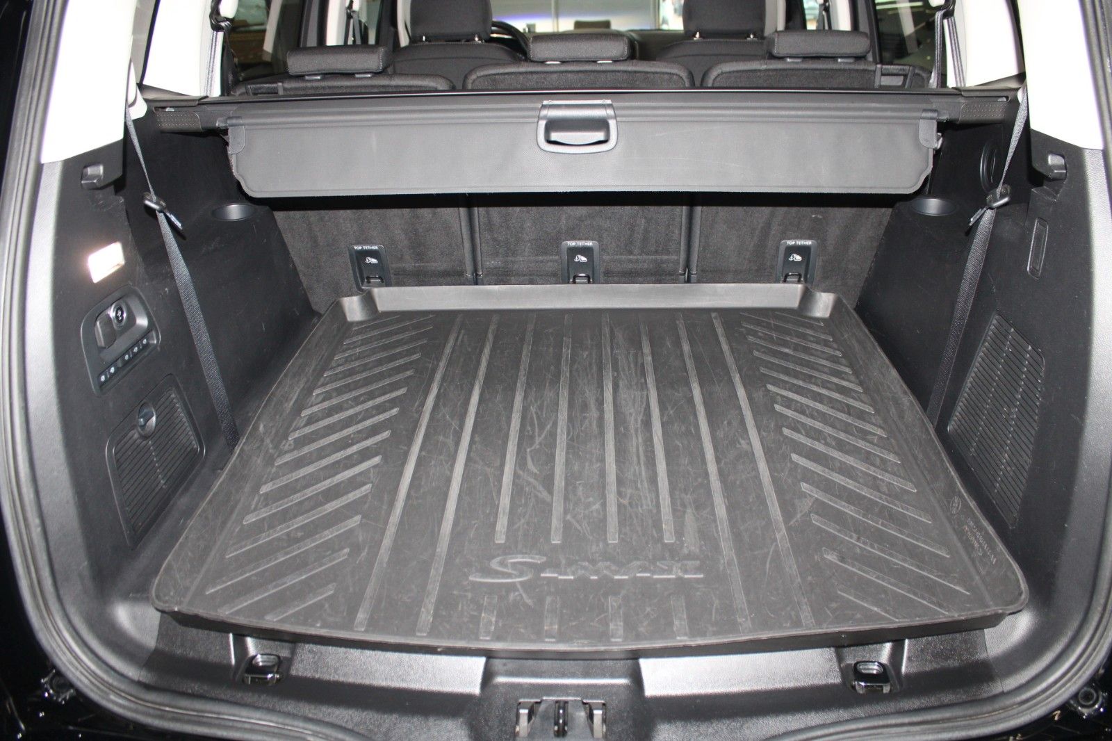 Fahrzeugabbildung Ford S-Max Titanium Automatik 7-Sitze AHK ACC CAM LED