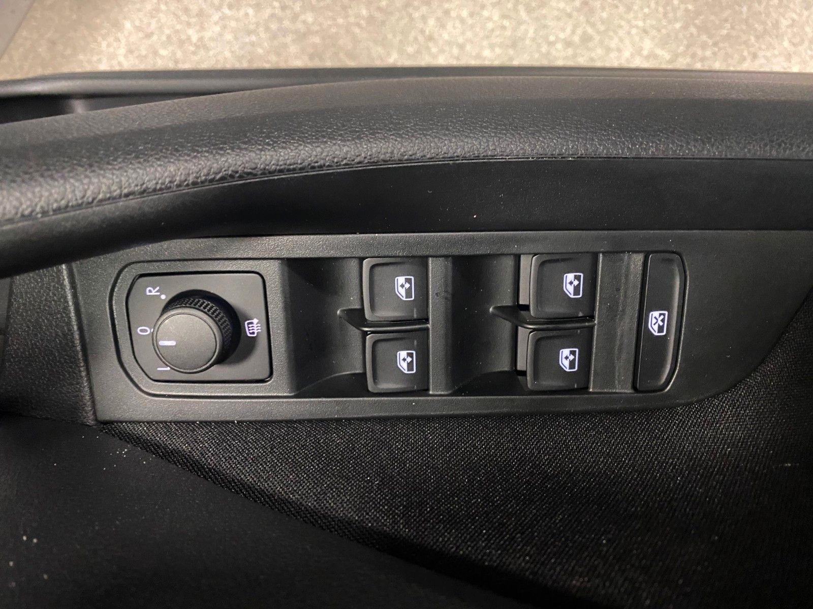 Fahrzeugabbildung SKODA Kamiq 1.5 TSI DSG Selection+SITZHEIZUNG+KAMERA++