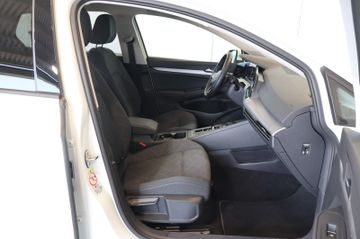 Volkswagen Golf VIII 2.0 TDI Life AID+ACC+LED+KAM+CARPLAY