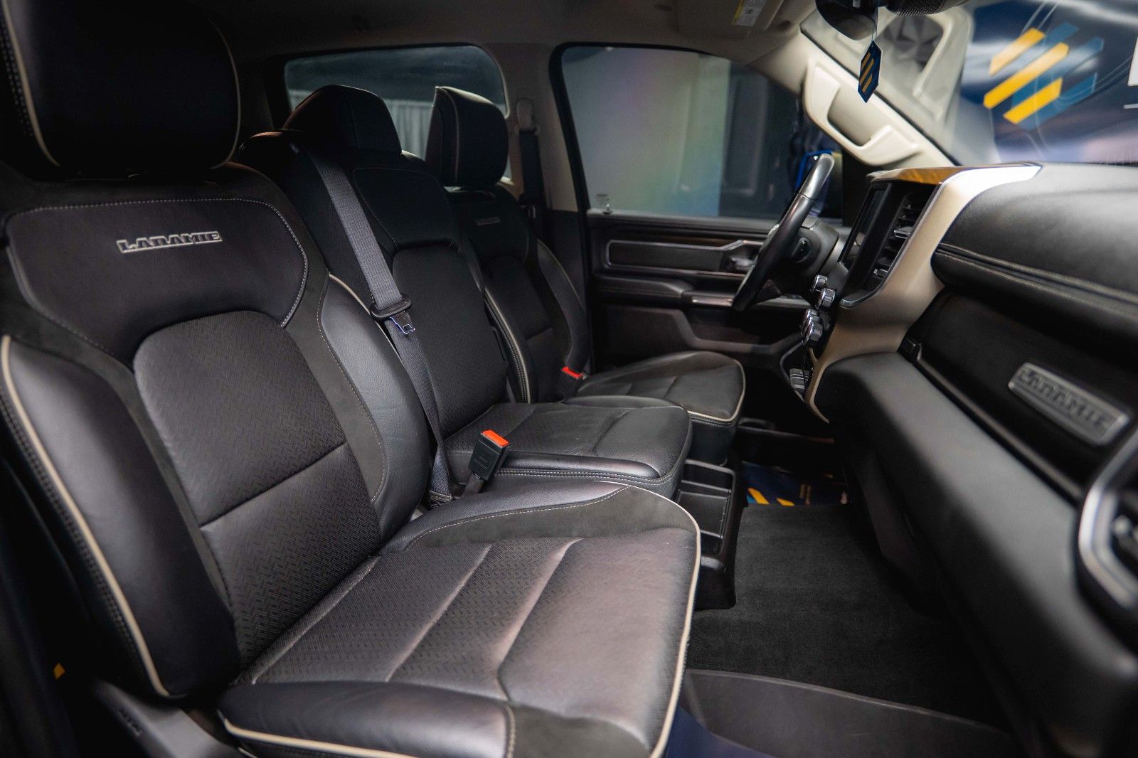 Fahrzeugabbildung Dodge RAM 5.7 V8 HEMI 4x4 LARAMIE Offroad Night LED