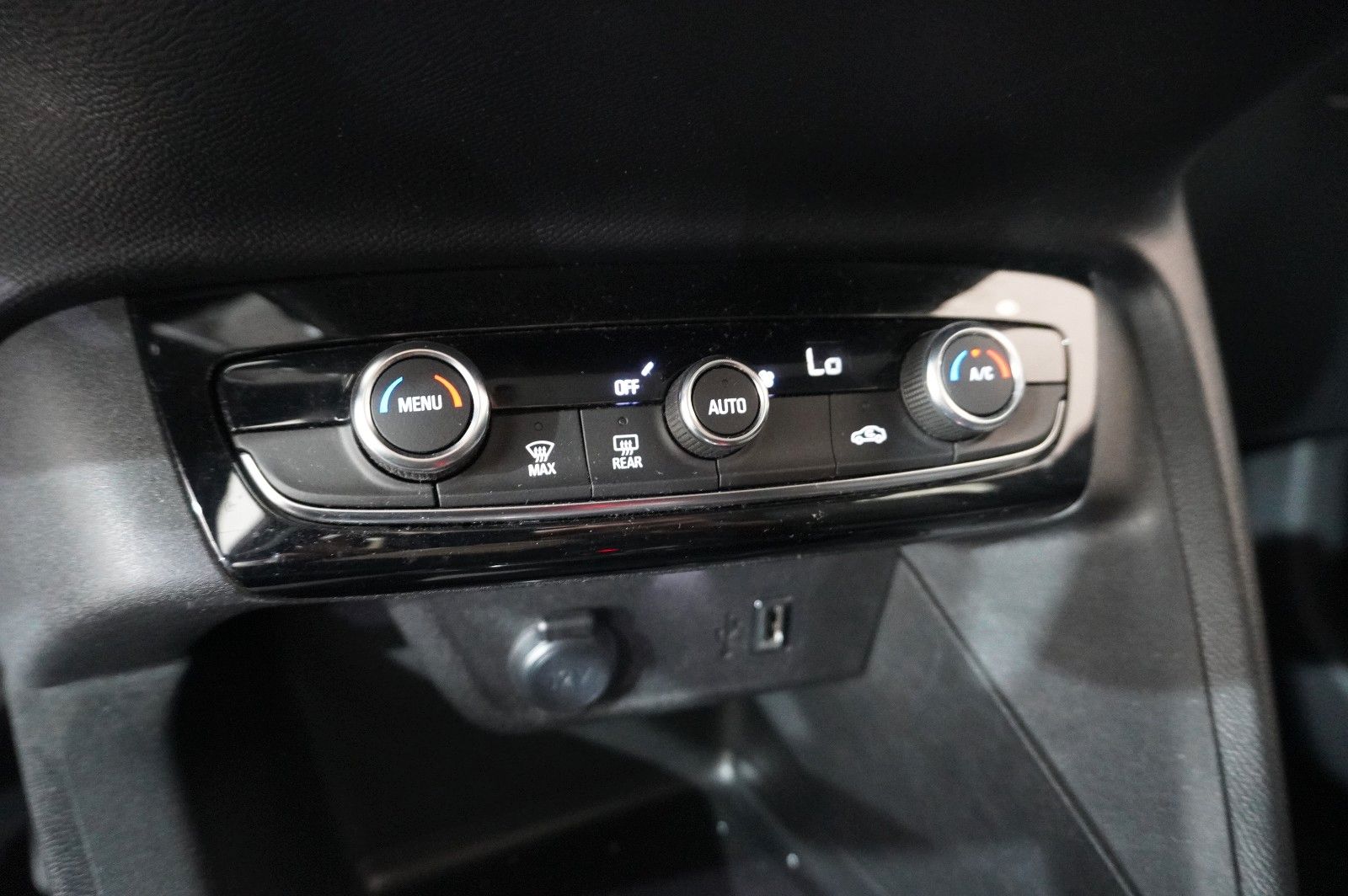 Fahrzeugabbildung Opel Corsa-e F EDITION 7KW NAVI/VIRT/TEMP/DAB/WÄRMEP.