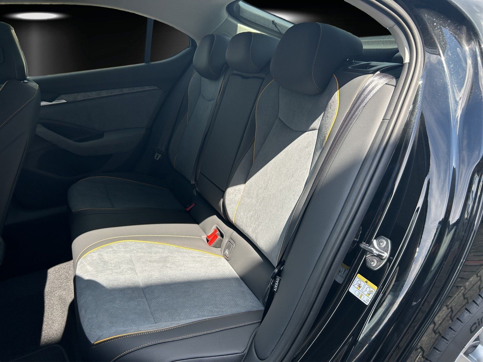 Fahrzeugabbildung SKODA Superb Selection 2,0 TDI 110 kW DSG