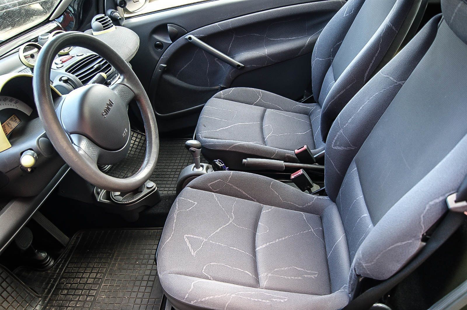 Fahrzeugabbildung Smart fortwo city-coupe Pulse KLIMAAUTOMATIK PANORAMA