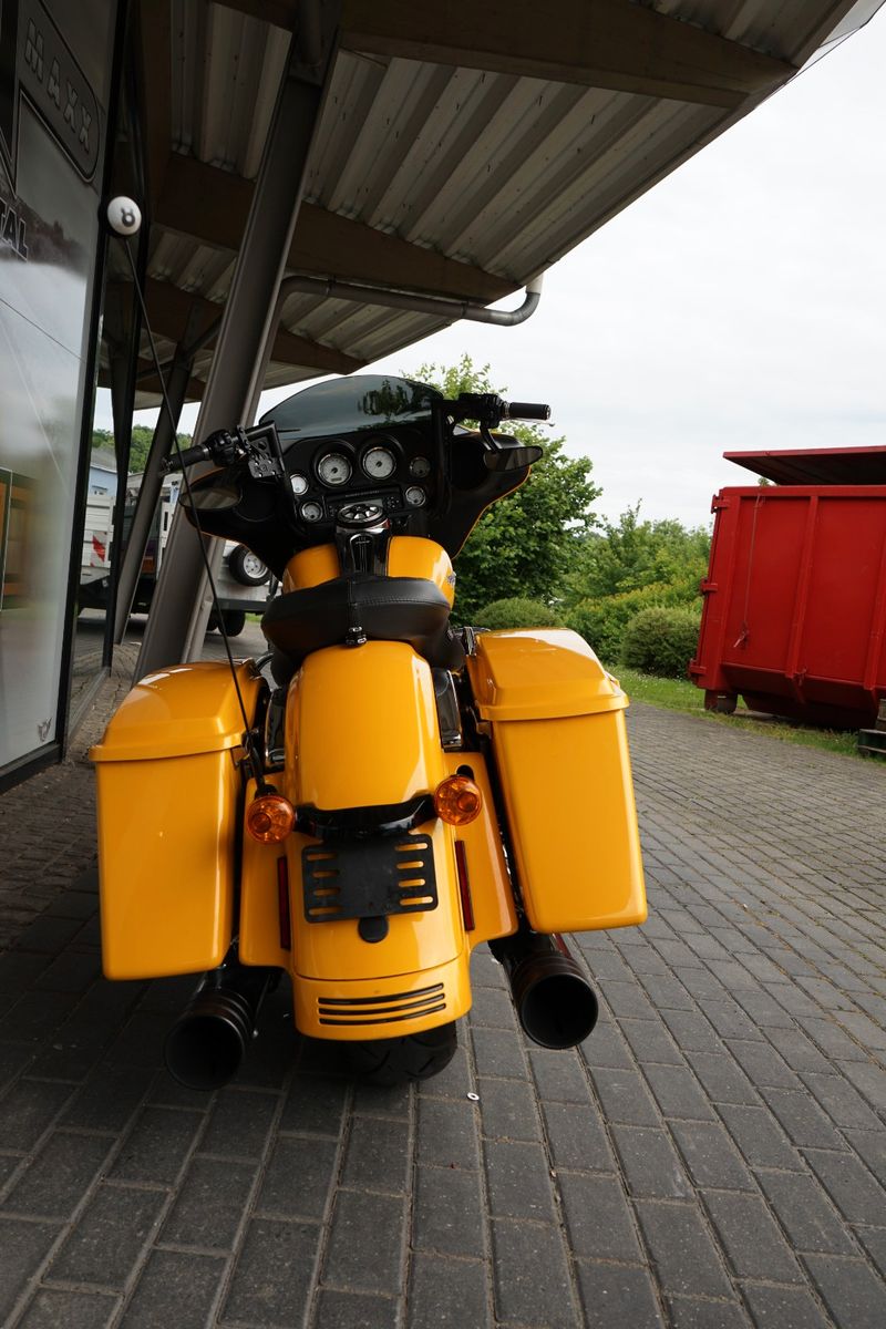 Fahrzeugabbildung Harley-Davidson Street Glide 103 - Jekill & Hyde - Garmin