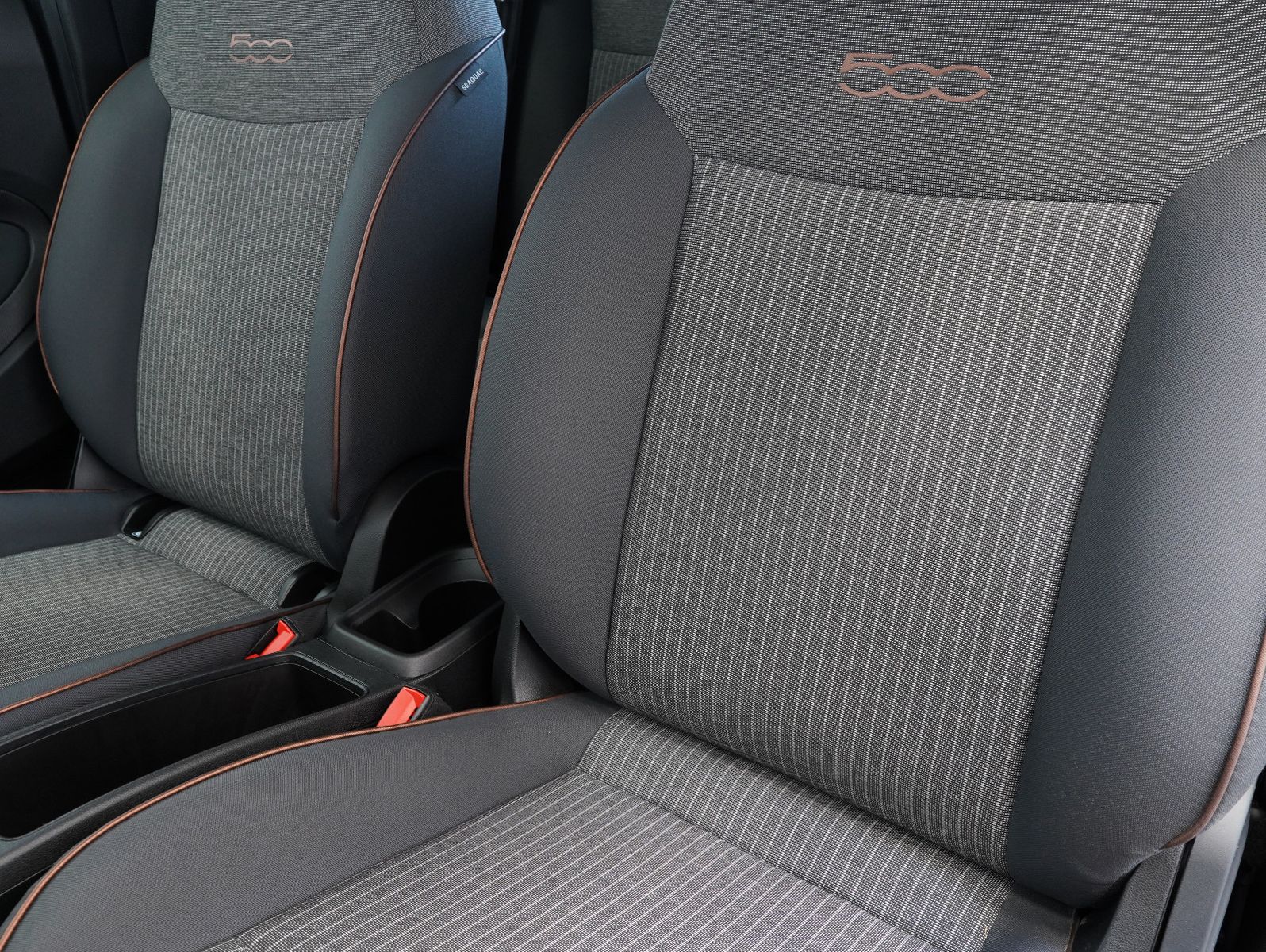 Fahrzeugabbildung Fiat 500e Icon DC-LADEN/NAVI/CARPLAY/DAB/SOH