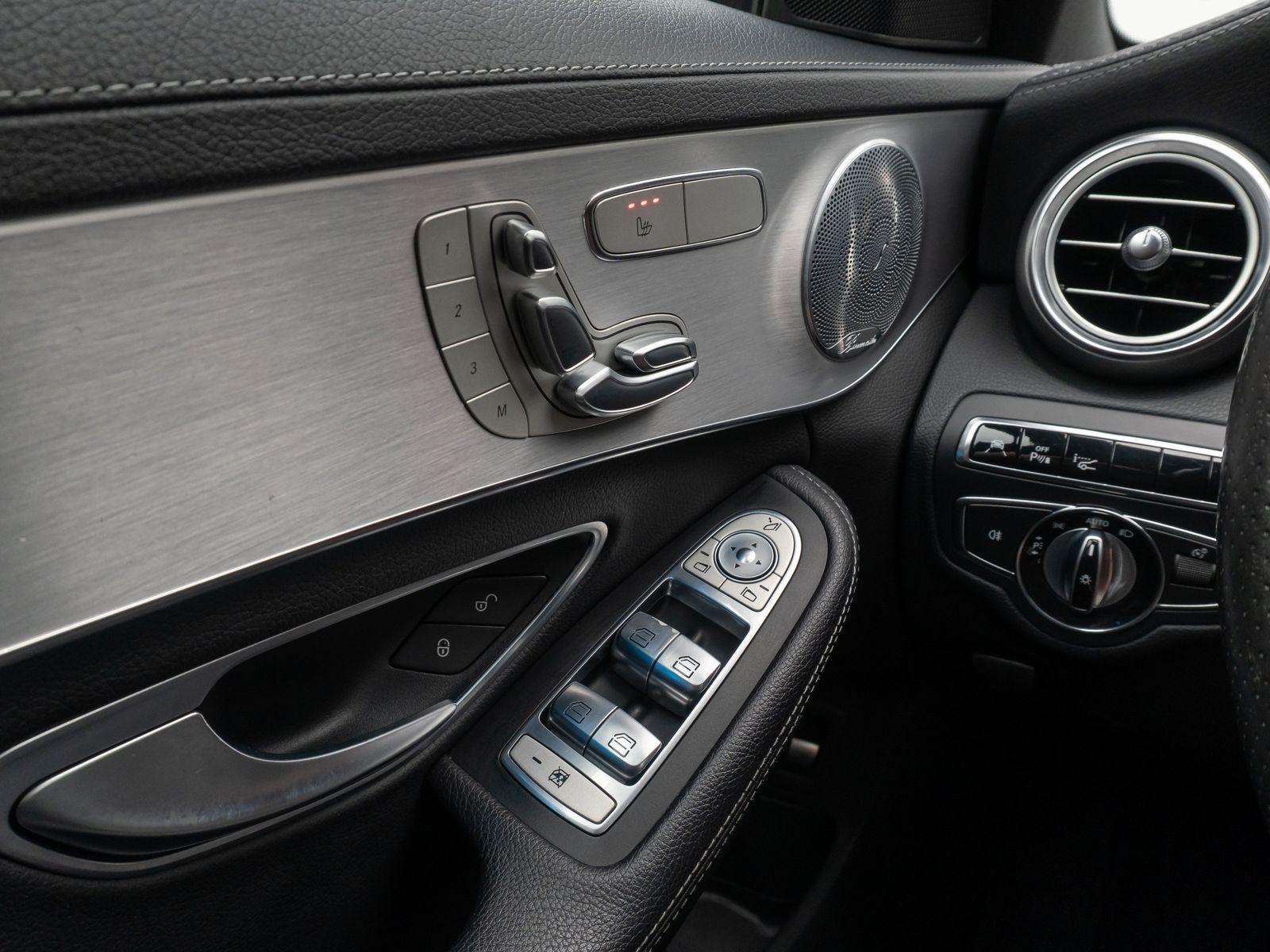 Fahrzeugabbildung Mercedes-Benz C 220 BlueTec/d AMG Line Kamera AHK HUD Sport LM