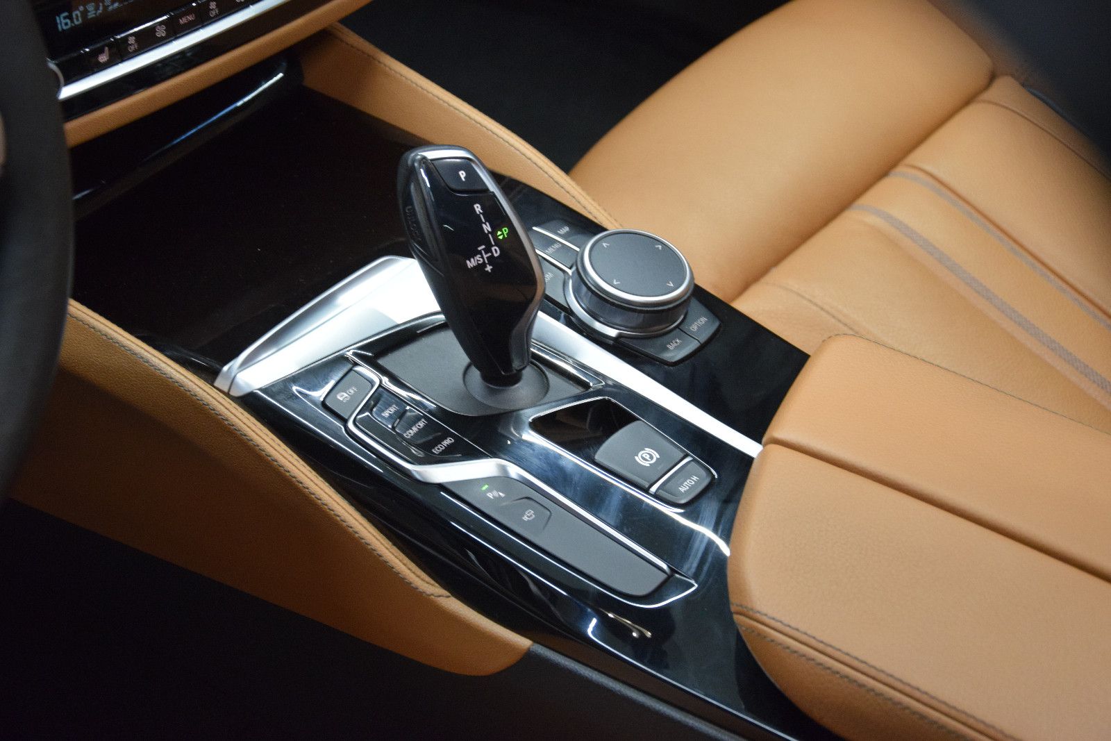 Fahrzeugabbildung BMW 520 d xDrive M Sport Leder Panorama H&K 360°
