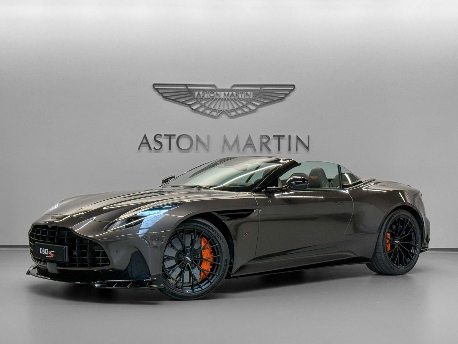 Aston Martin NEW DB12 S Volante | Aston Martin Brussels imagem 3