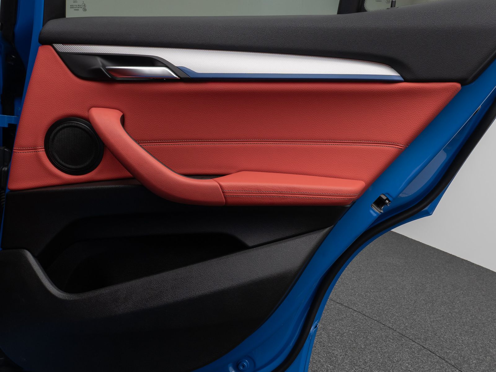 Fahrzeugabbildung BMW X2 sD18d M Sport Kamera HUD DAB HiFi Komfort 19"