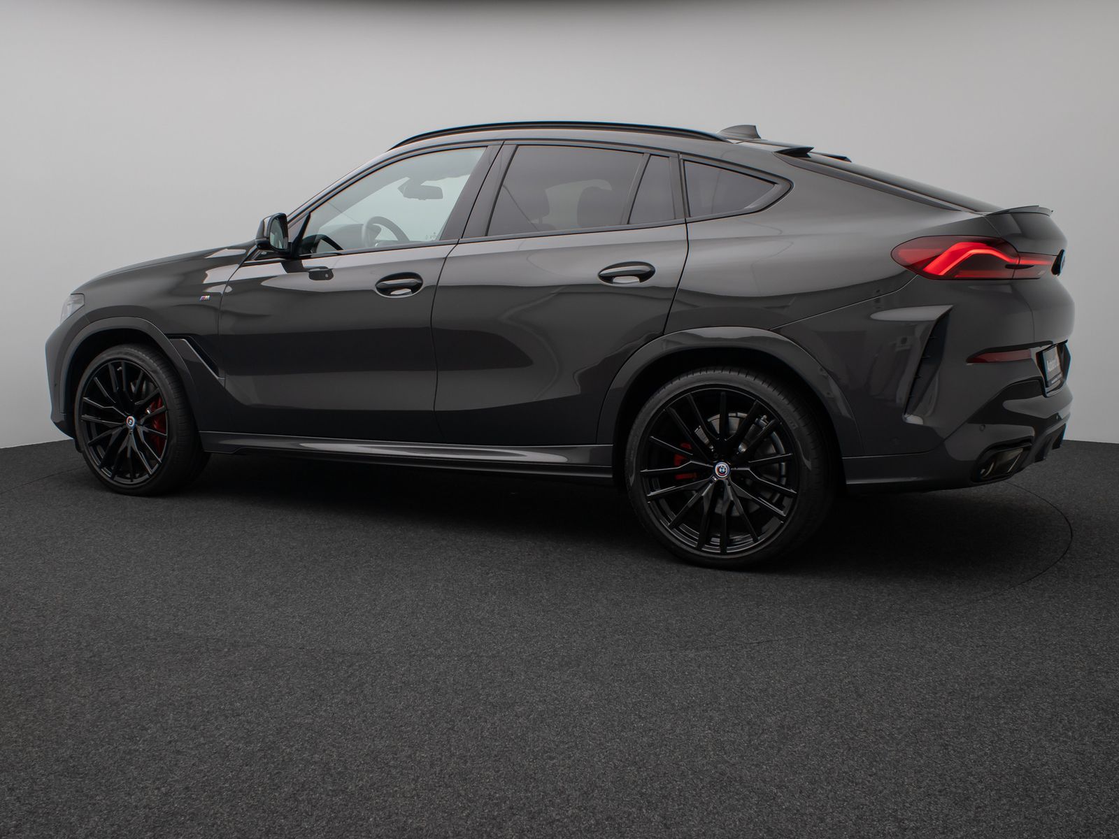 Fahrzeugabbildung BMW X6 M50i Panorama Laser 360°HUD DAB B&W AHK 22"