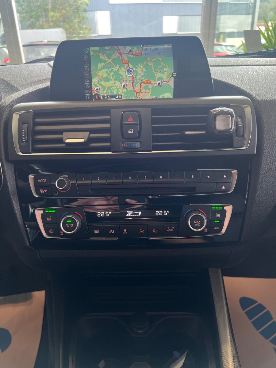 Fahrzeugabbildung BMW M135 i xDrive * SCHIEBEDACH * LEDER *