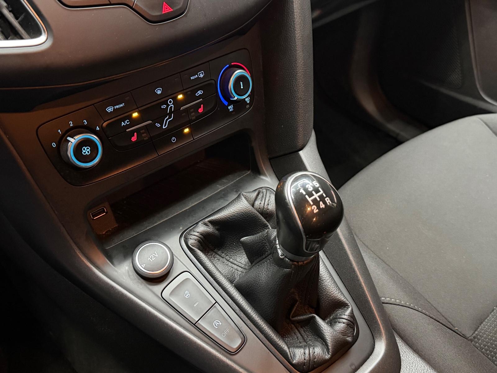 Ford Focus 2015 — photo 9