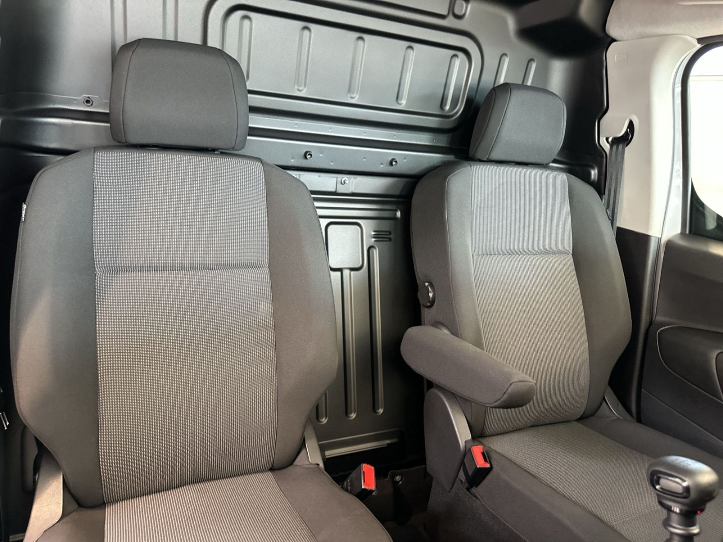 Fahrzeugabbildung Peugeot Partner L1 PureTech 110 LED DAB Rückfahrkam.