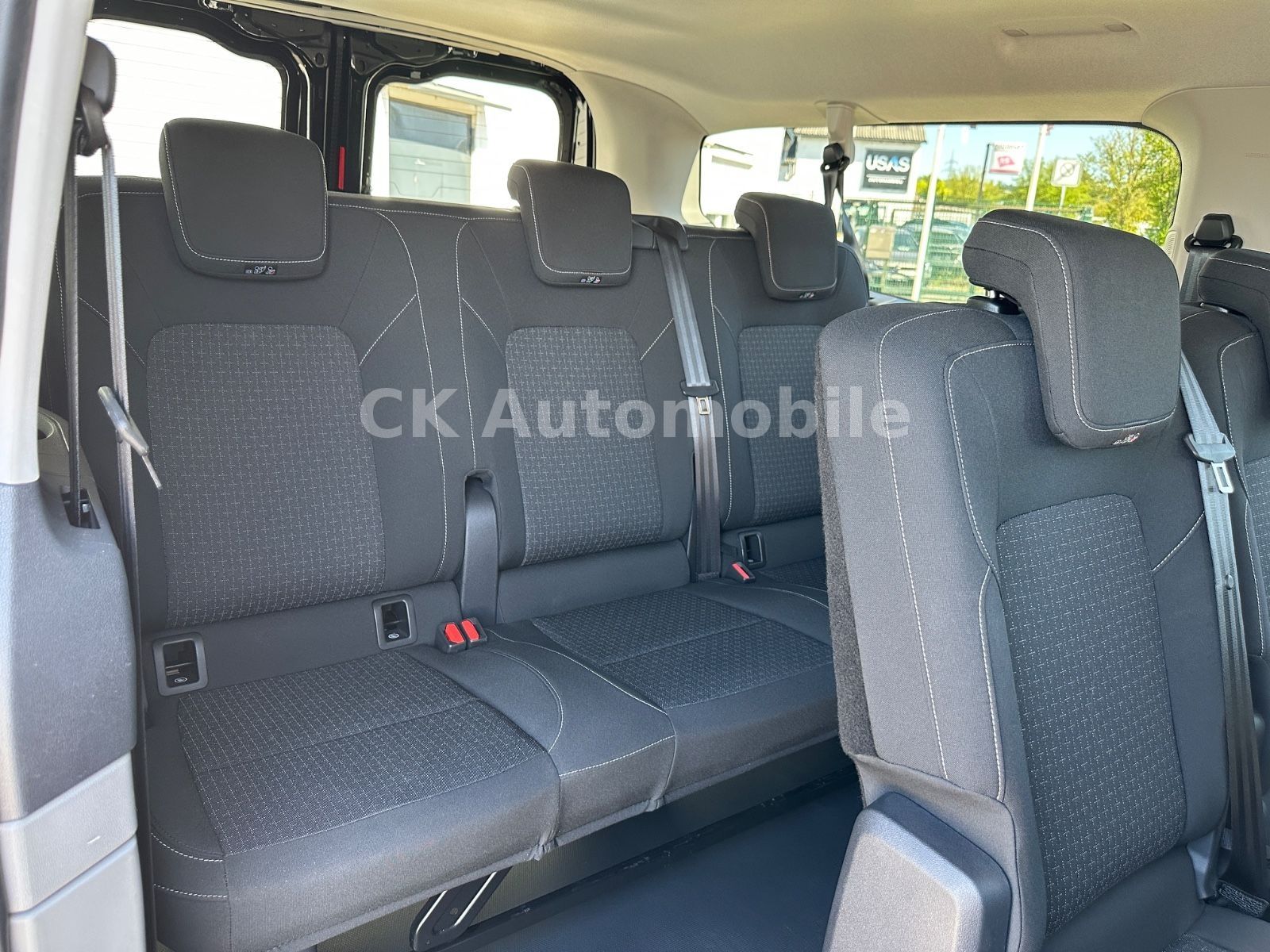 Fahrzeugabbildung Ford Transit Custom Kombi 320 L2 AWD Trend/9 Sitze