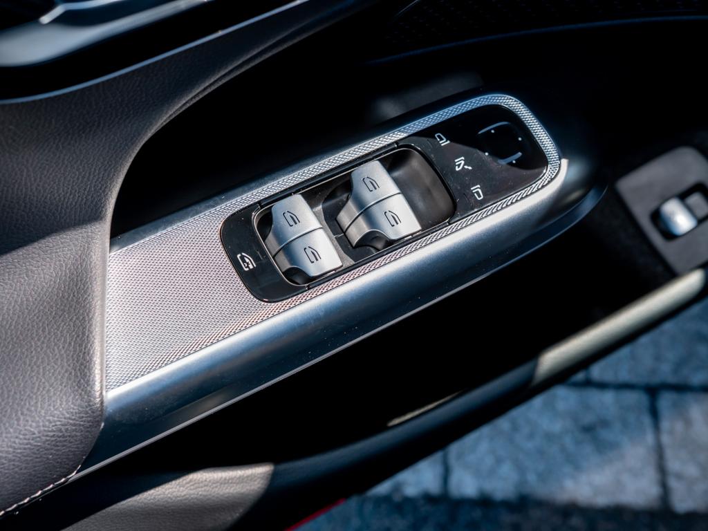 Mercedes-Benz E 220 d T AMG MBUX NIGHT KEYLESS-GO LED