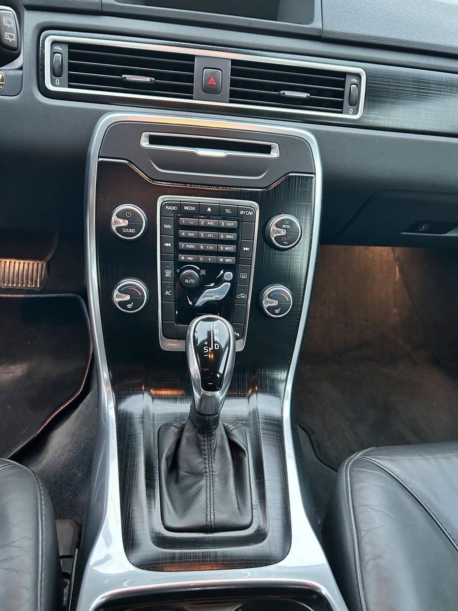 Volvo V70 2013 — photo 8