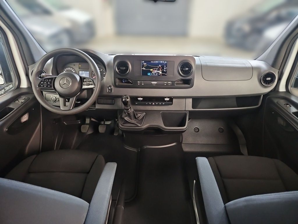 Fahrzeugabbildung Mercedes-Benz Sprinter 317 Kombi L2H2 Mobility Rollstuhl Lift